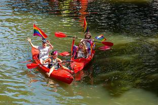 名记：老鹰在穆雷交易谈判中觊觎里夫斯 但遭到了湖人拒绝